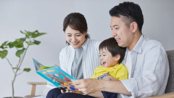 千葉の子育てママ・パパへ!0歳から楽しむおすすめ絵本4選と読み聞かせのコツ